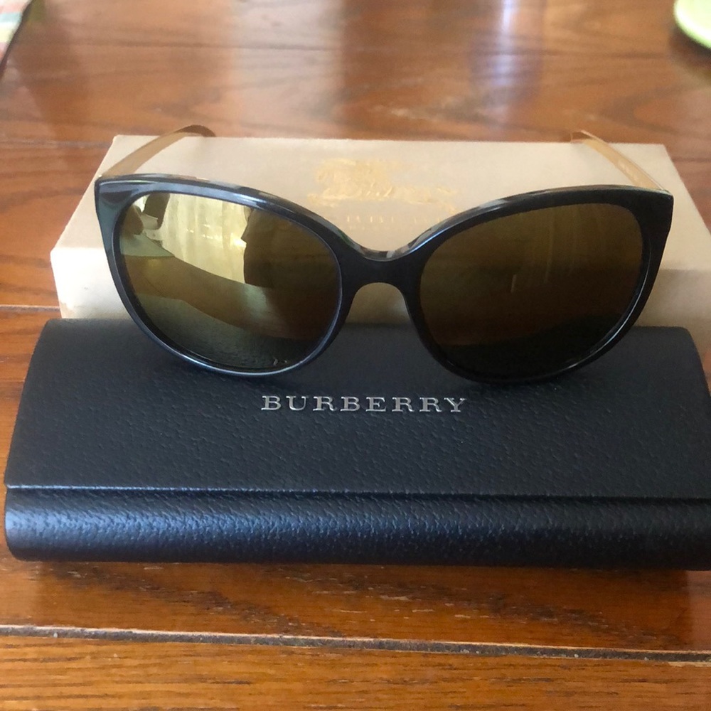 Burberry sunglasses black and gold